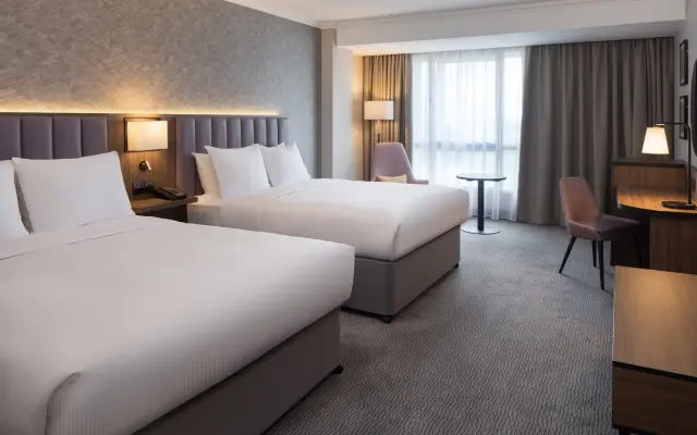DoubleTree by Hilton Dartford Bridge