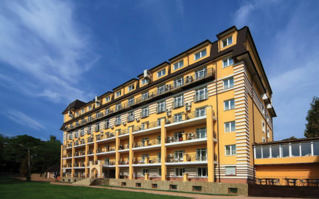 Гостиница Royal Hotels and SPA Resorts Цезарь Украина, Трускавец - отзывы, цены и фото номеров - забронировать гостиницу Royal Hotels and SPA Resorts Цезарь онлайн вид на фасад