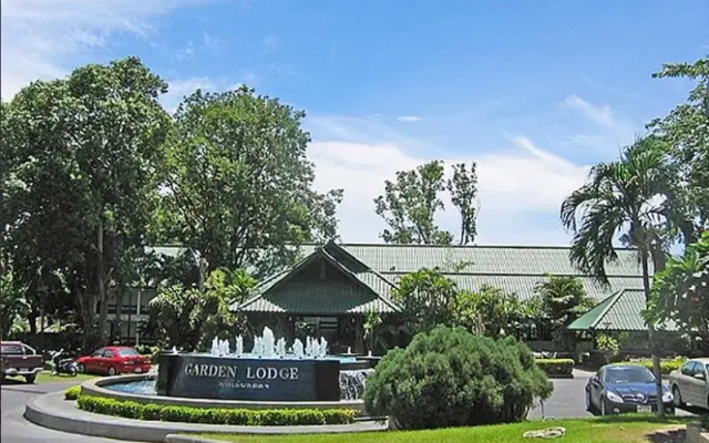 Отель Tassanee Garden Lodge парковка