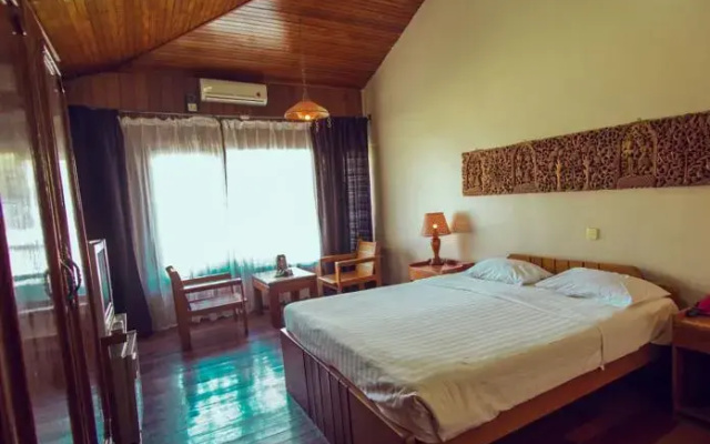 Kumudara Hotel Pagoda View