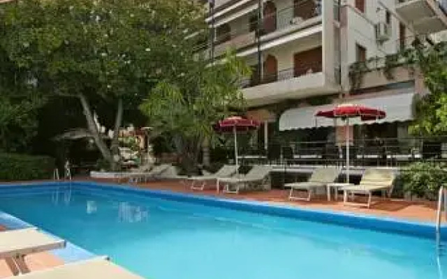Hotel Principe бассейн