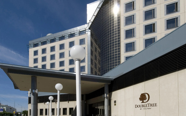 Гостиница DoubleTree by Hilton Tyumen в Тюмени - забронировать гостиницу DoubleTree by Hilton Tyumen, цены и фото номеров Тюмень вид на фасад