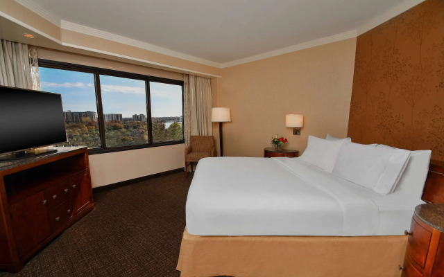 Отель Embassy Suites by Hilton Austin Downtown South Congress