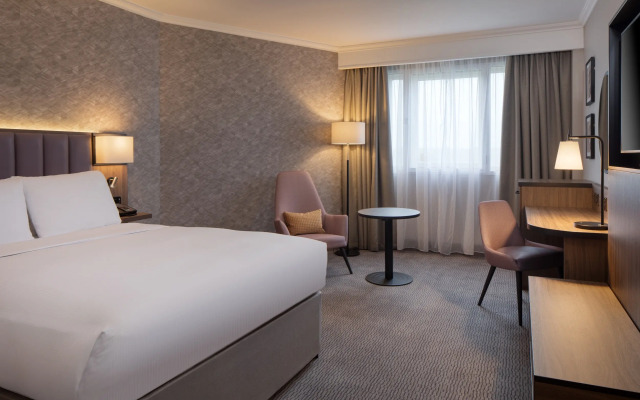 DoubleTree by Hilton Dartford Bridge
