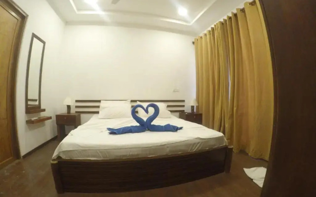 Отель Dhiffushi White Sand Beach