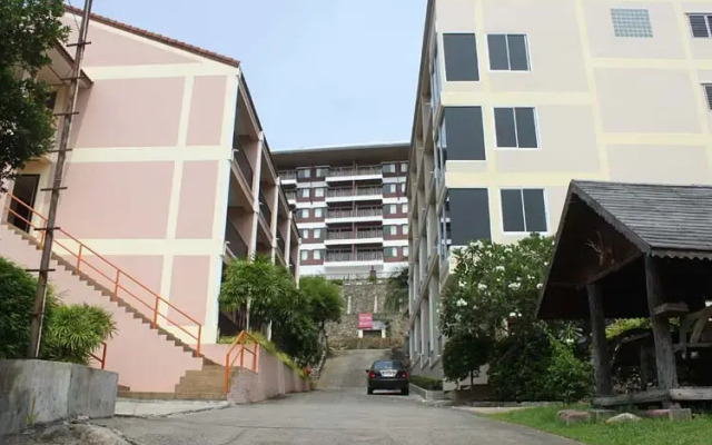 Отель SP House Phuket пляж Ката парковка