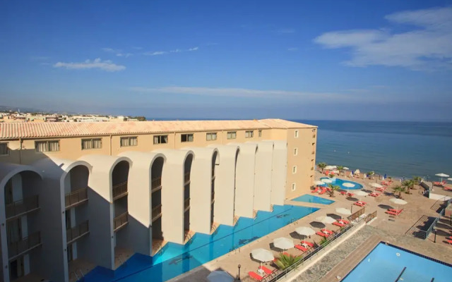 Agelia Beach Hotel пляж