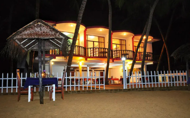 Отель WASANA Beach Hotel & Restaurant Шри-Ланка, Индурува - отзывы, цены и фото номеров - забронировать отель WASANA Beach Hotel & Restaurant онлайн пляж