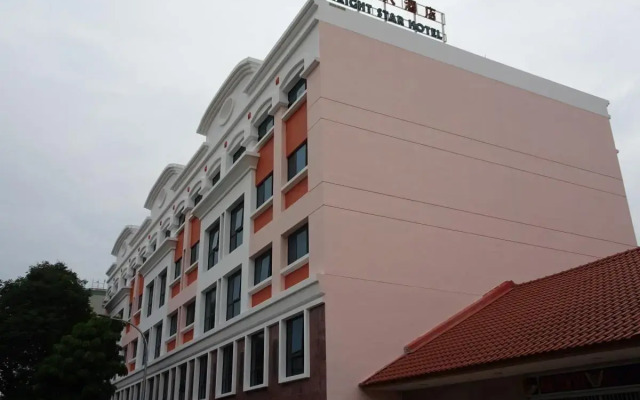 Bright Star Hotel вид на фасад