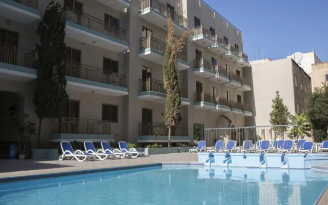 The Bugibba Hotel Буджибба бассейн