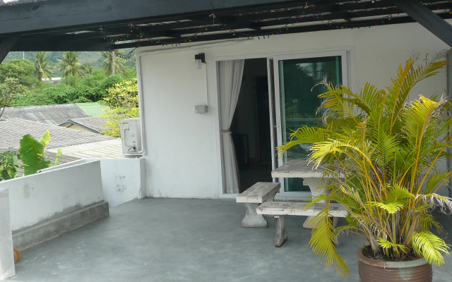 Отель Green Phuket Guesthouse Таиланд, Камала Бич - отзывы, цены и фото номеров - забронировать отель Green Phuket Guesthouse онлайн вид на фасад