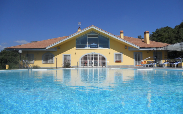 Отель Agriturismo Il casale delle Ginestre Фьюмичино бассейн