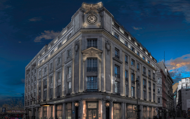 Отель The Trafalgar St. James London, Curio Collection by Hilton вид на фасад