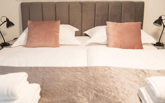 Luxury Rooms With Balcony