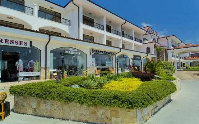 Отель Palace Marina Dinevi Болгария, Свети Влас - отзывы, цены и фото номеров - забронировать отель Palace Marina Dinevi онлайн вид на фасад