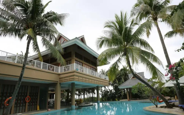Отель Nanshan Leisure Villas бассейн