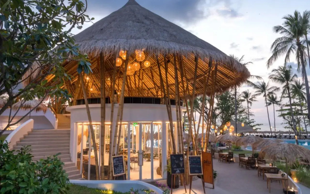 Курортный отель Eden Beach Khao Lak Resort & Spa