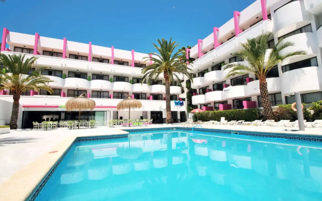 Отель Lively Mallorca - Adults Only бассейн