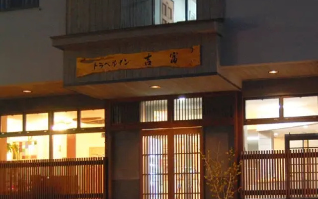 Отель Travel Inn Yoshitomi Япония, Минамиогуни - отзывы, цены и фото номеров - забронировать отель Travel Inn Yoshitomi онлайн вид на фасад