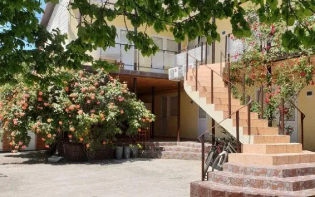 Гостевой Дом Ghouse вид на фасад