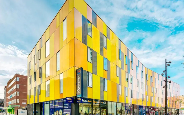 Отель Travelodge London Barking Лондон вид на фасад