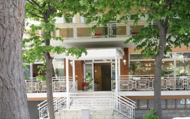Hotel Ravello вид на фасад