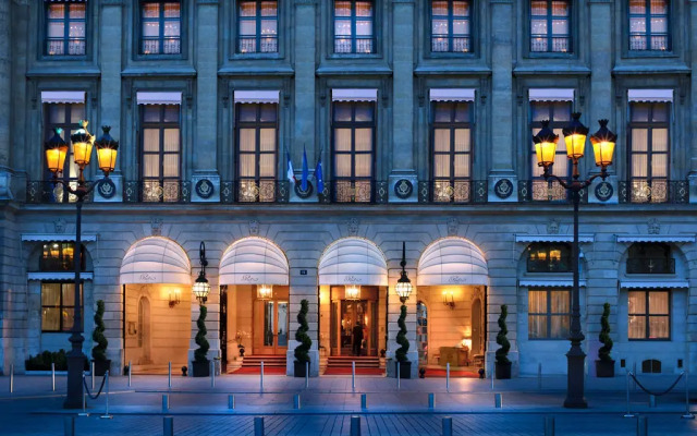 Отель Ritz Paris вид на фасад