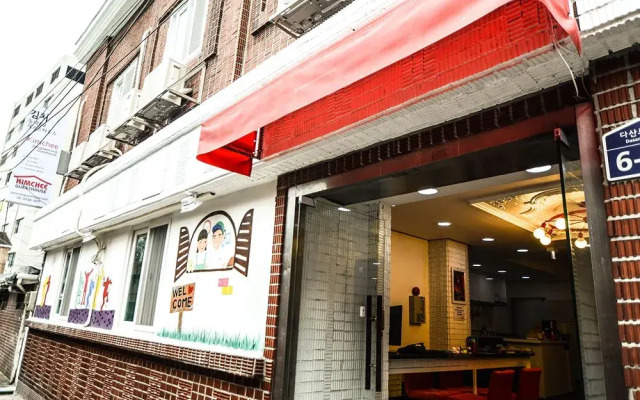 YaKorea Hostel Dongdaemun вид на фасад
