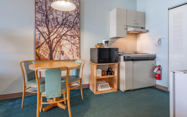 Cedars Inn Hotel & Convention Center