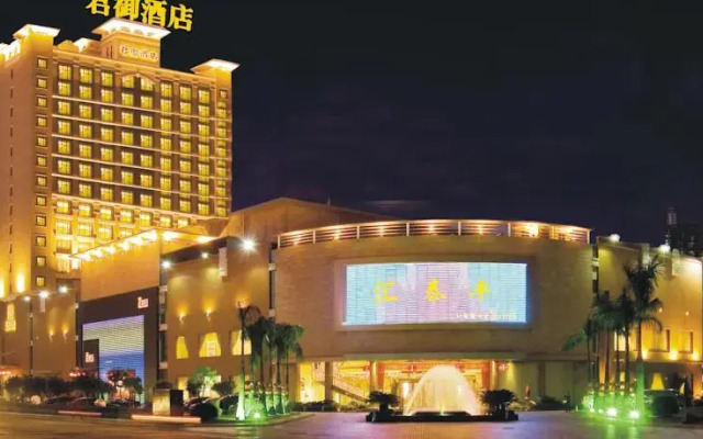 Imperial Hotel вид на фасад