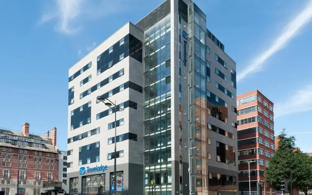 Отель Travelodge Liverpool Central The Strand вид на фасад