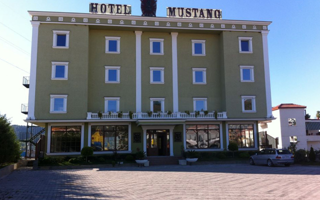 Hotel Mustang вид на фасад