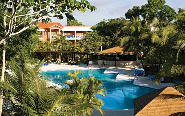 Отель BelleVue Dominican Bay - Все включено Доминикана, Бока Чика - 1 отзыв об отеле, цены и фото номеров - забронировать отель BelleVue Dominican Bay - Все включено онлайн бассейн