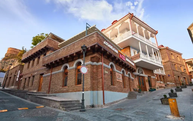 Aivani Hotel вид на фасад