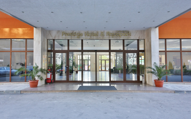 Prestige Hotel and Aquapark Золотые пески вид на фасад