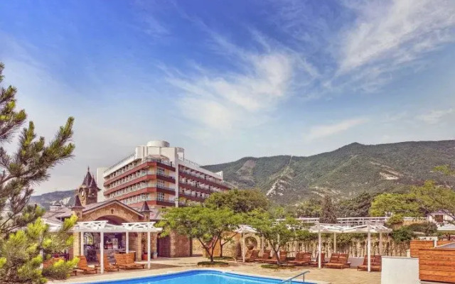 Гостиница Alean Family Resort & SPA Biarritz бассейн