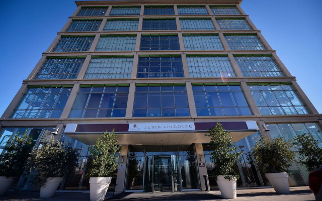 Отель DoubleTree by Hilton Turin Lingotto Италия, Турин - 1 отзыв об отеле, цены и фото номеров - забронировать отель DoubleTree by Hilton Turin Lingotto онлайн вид на фасад