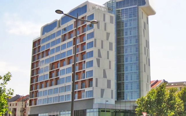 Отель Holiday Inn Novi Sad Нови Сад вид на фасад