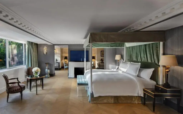 Hôtel de Berri Champs-Élysées, a Luxury Collection Hotel