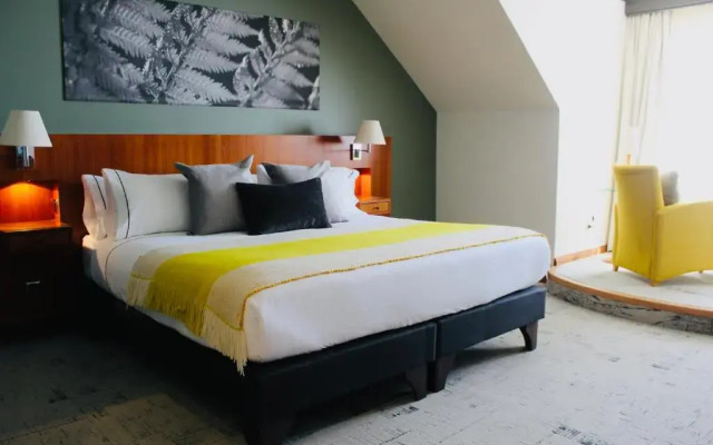 Park Lake Luxury Hotel