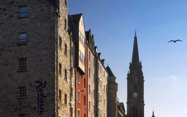 Radisson Blu Hotel, Edinburgh City Centre Эдинбург вид на фасад