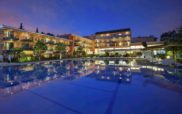 Larissa Vista Hotel вид на фасад