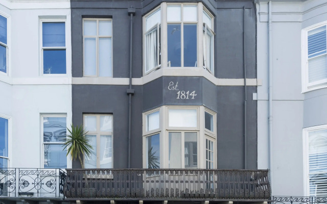 Отель Brighton Marina House Hotel - B&B Великобритания, Кемптаун - отзывы, цены и фото номеров - забронировать отель Brighton Marina House Hotel - B&B онлайн вид на фасад