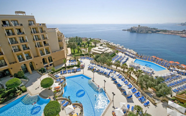 Отель Marina Hotel Corinthia Beach Resort Мальта, Сан Джулианс - отзывы, цены и фото номеров - забронировать отель Marina Hotel Corinthia Beach Resort онлайн бассейн