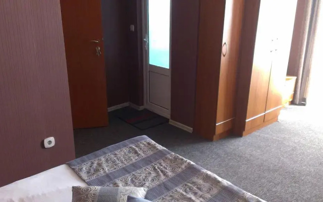 Hotel Lazuren Briag вид на фасад