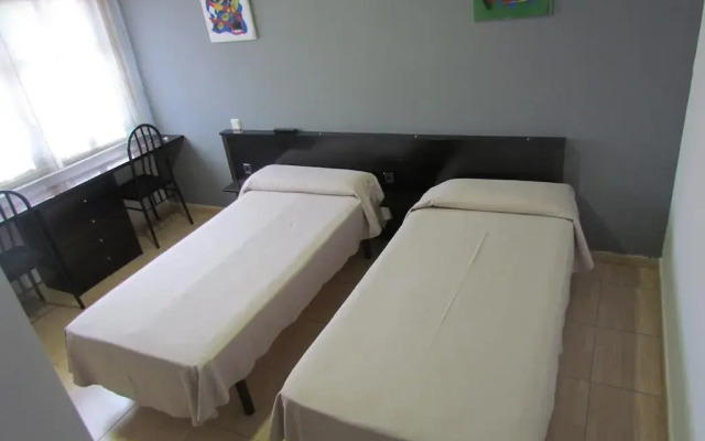 Отель Hostal Julian Brunete Брунете комната для гостей