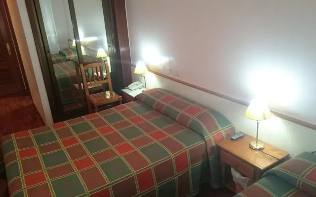 Отель Hostal-Cafeteria Gran Sol комната для гостей