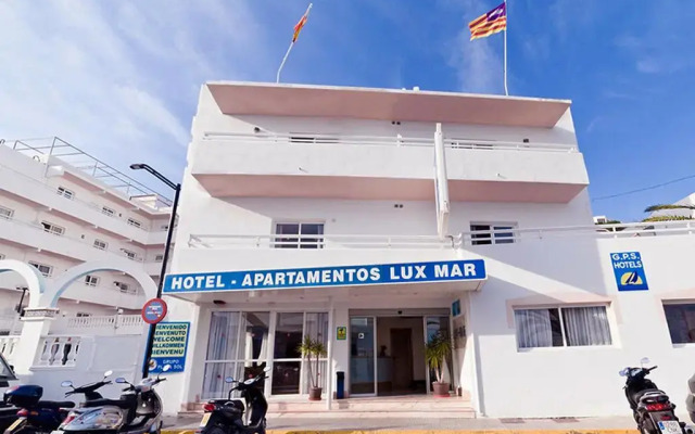 Отель Apartamentos Lux Mar Испания, Ивиса - отзывы, цены и фото номеров - забронировать отель Apartamentos Lux Mar онлайн вид на фасад