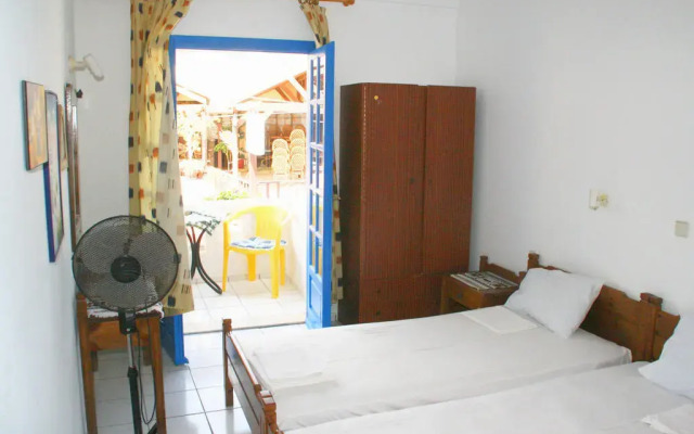 Standard big Room Apartment in Blue Aegean With Shared Pool, Kitchen and Ac