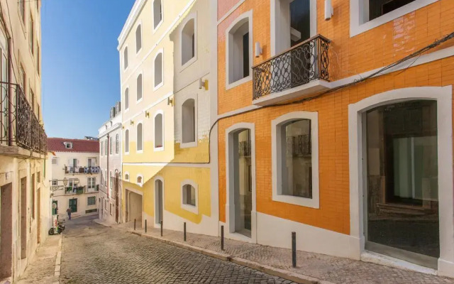 Отель Selina Secret Garden Lisbon вид на фасад